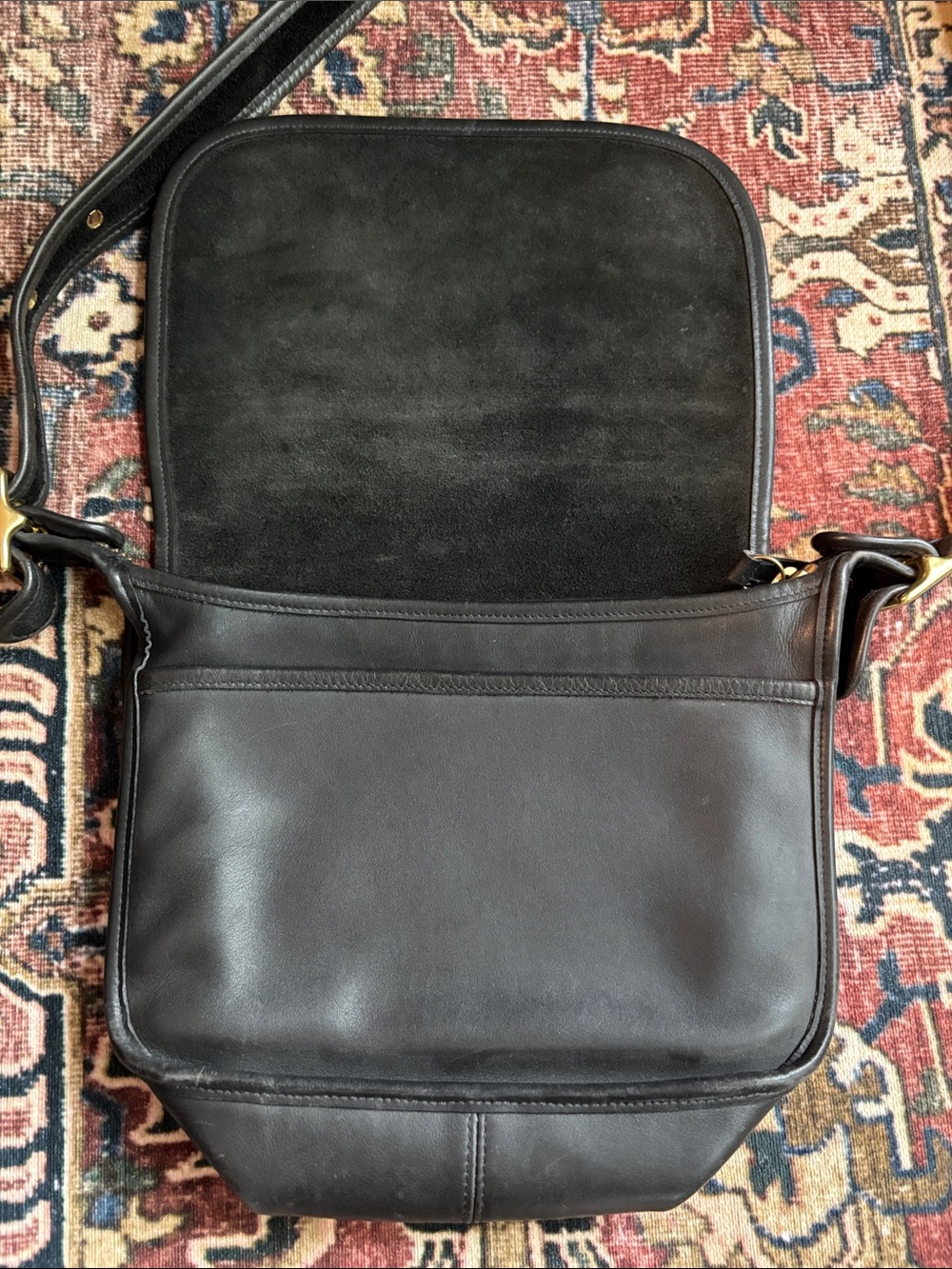 Coach Vintage Black Leather Crossbody Bag with Gold Hardware - Picture 2 of 4